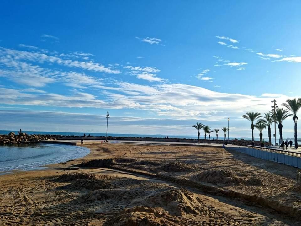 Beach Apartment Torrevieja Bagian luar foto
